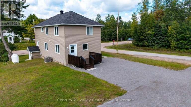 387 SELL ROAD, North Algona Wilberforce, Ontario, K8A6W4