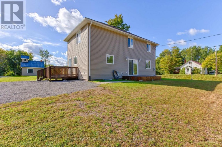 387 SELL ROAD, North Algona Wilberforce, Ontario, K8A6W4