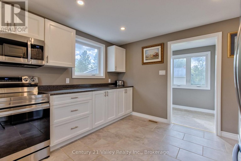 387 SELL ROAD, North Algona Wilberforce, Ontario, K8A6W4