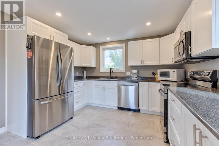 387 SELL ROAD, North Algona Wilberforce, Ontario, K8A6W4