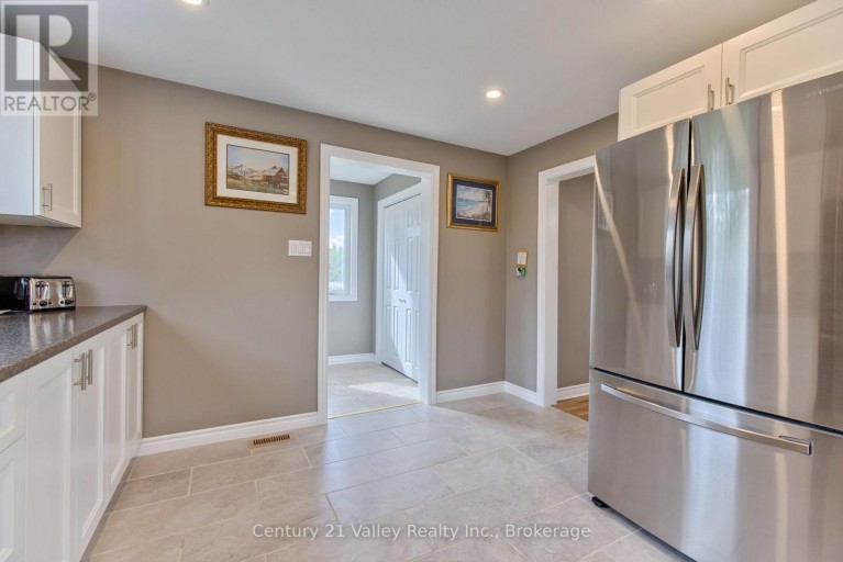 387 SELL ROAD, North Algona Wilberforce, Ontario, K8A6W4