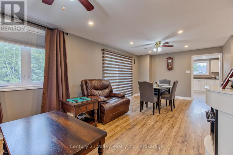 387 SELL ROAD, North Algona Wilberforce, Ontario, K8A6W4