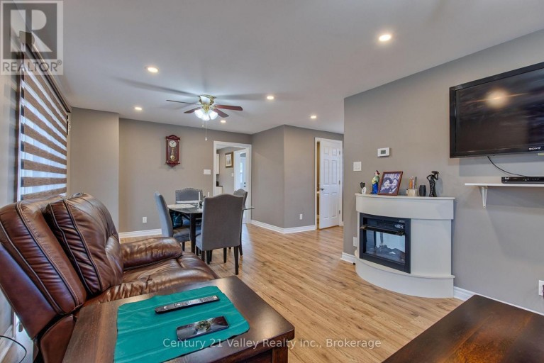 387 SELL ROAD, North Algona Wilberforce, Ontario, K8A6W4