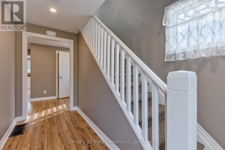 387 SELL ROAD, North Algona Wilberforce, Ontario, K8A6W4