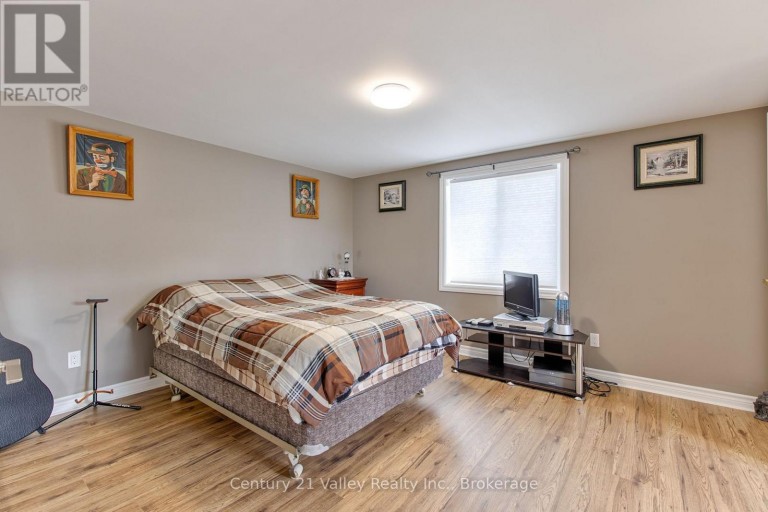 387 SELL ROAD, North Algona Wilberforce, Ontario, K8A6W4