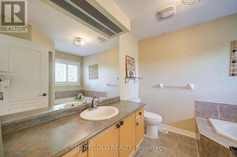 157 WALLER STREET, Whitby (Rolling Acres), Ontario, L1R2P7