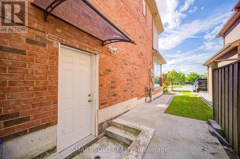 157 WALLER STREET, Whitby (Rolling Acres), Ontario, L1R2P7