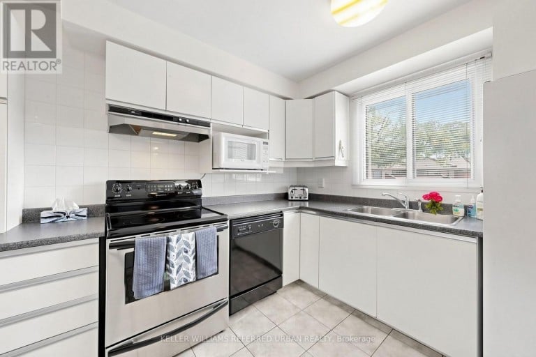 10 TURRET HILLWAY WAY, Toronto (Hillcrest Village), Ontario, M2H3A8