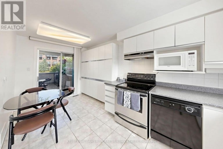 10 TURRET HILLWAY WAY, Toronto (Hillcrest Village), Ontario, M2H3A8