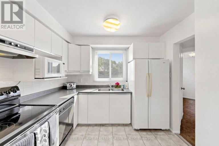 10 TURRET HILLWAY WAY, Toronto (Hillcrest Village), Ontario, M2H3A8