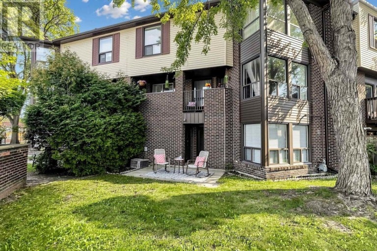 10 TURRET HILLWAY WAY, Toronto (Hillcrest Village), Ontario, M2H3A8