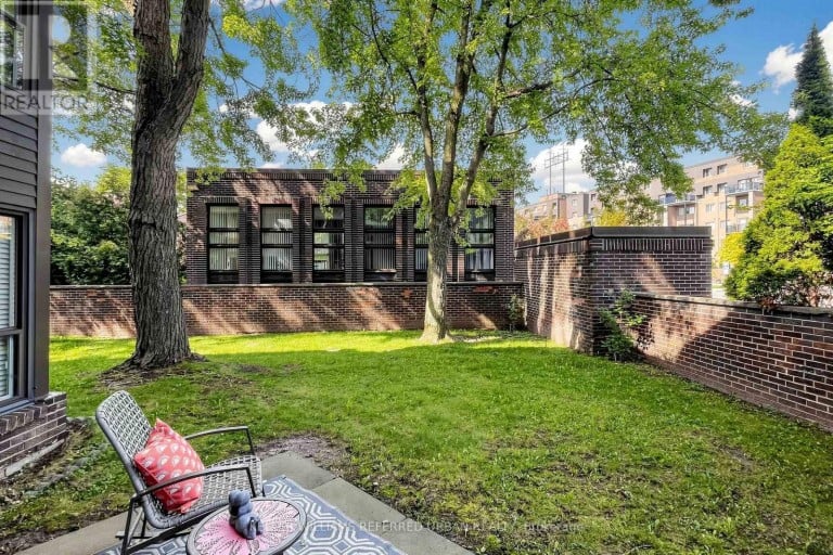 10 TURRET HILLWAY WAY, Toronto (Hillcrest Village), Ontario, M2H3A8