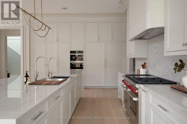 92 ARJAY CRESCENT, Toronto (Bridle Path-Sunnybrook-York Mills), Ontario, M2L1C7