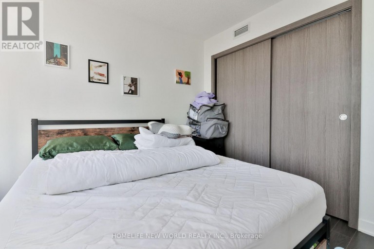 812 - 17 BATHURST STREET, Toronto (Waterfront Communities), Ontario, M5V0N1