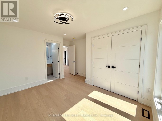 21 VANBRUGH AVENUE, Toronto (Birchcliffe-Cliffside), Ontario, M1N3S8