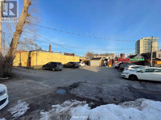 11 STAVEBANK ROAD N, Mississauga (Port Credit), Ontario, L5G2T3