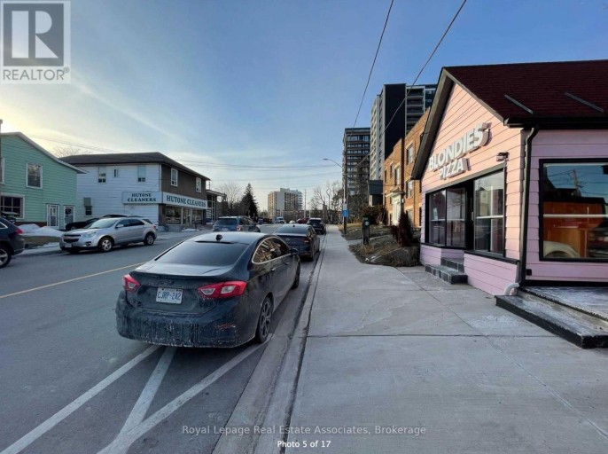 11 STAVEBANK ROAD N, Mississauga (Port Credit), Ontario, L5G2T3