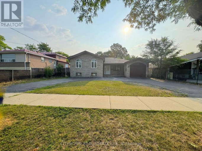 61 BLOOMINGTON CRESCENT, Toronto (Black Creek), Ontario, M3N1R2