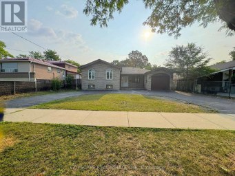 61 BLOOMINGTON CRESCENT Toronto (Black Creek) Ontario photo 1
