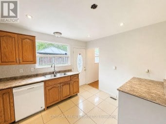 61 BLOOMINGTON CRESCENT Toronto (Black Creek) Ontario photo 10