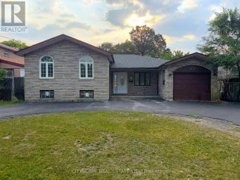 61 BLOOMINGTON CRESCENT Toronto (Black Creek) Ontario photo 2