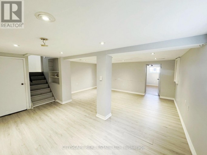 61 BLOOMINGTON CRESCENT, Toronto (Black Creek), Ontario, M3N1R2