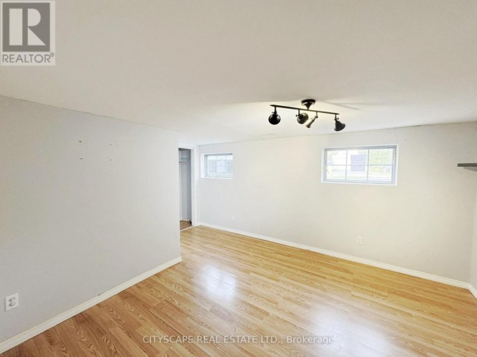 61 BLOOMINGTON CRESCENT, Toronto (Black Creek), Ontario, M3N1R2
