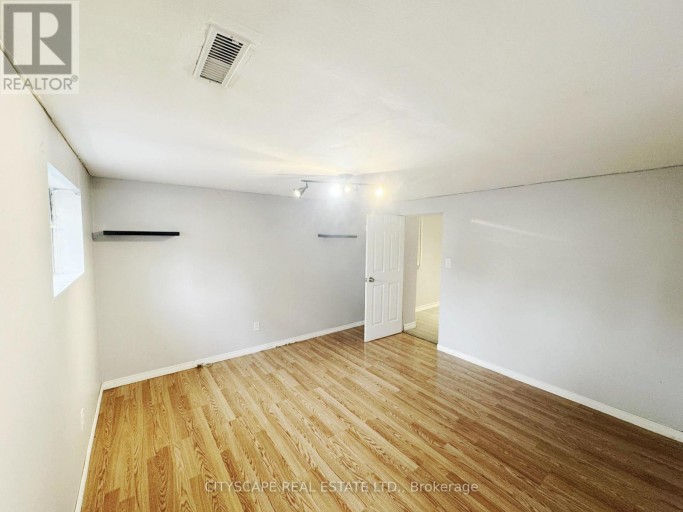 61 BLOOMINGTON CRESCENT, Toronto (Black Creek), Ontario, M3N1R2