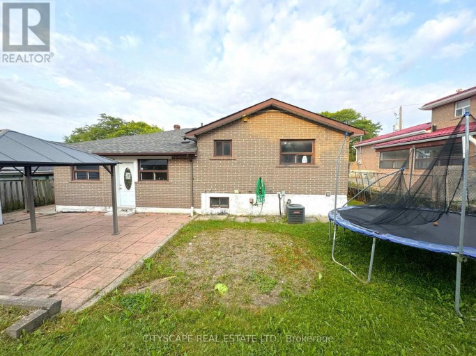 61 BLOOMINGTON CRESCENT, Toronto (Black Creek), Ontario, M3N1R2