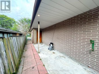 61 BLOOMINGTON CRESCENT Toronto (Black Creek) Ontario photo 43
