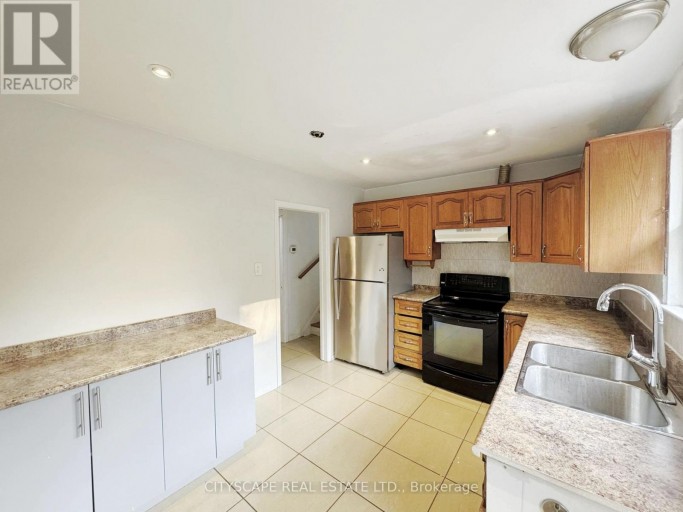 61 BLOOMINGTON CRESCENT, Toronto (Black Creek), Ontario, M3N1R2