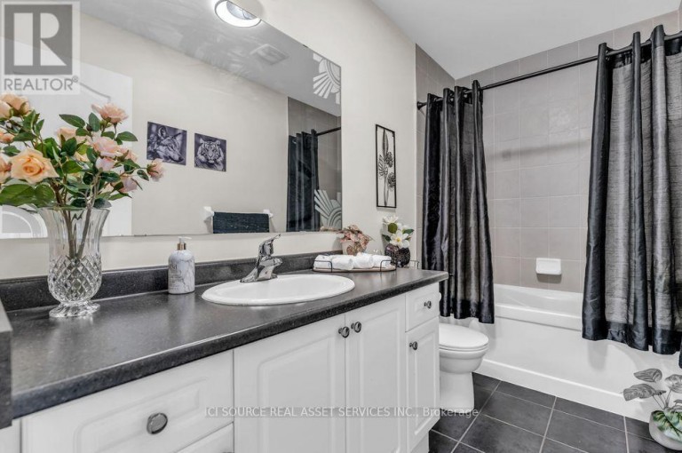 4 - 3215 THOMAS STREET, Mississauga (Churchill Meadows), Ontario, L5M0M2