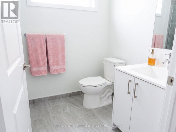 201 - 4010 EGLINTON AVENUE W, Toronto (Humber Heights), Ontario, M9A0G5