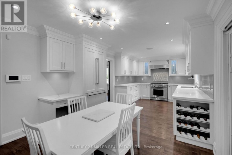 21 NEILTREE COURT, Toronto (Markland Wood), Ontario, M9C5C3