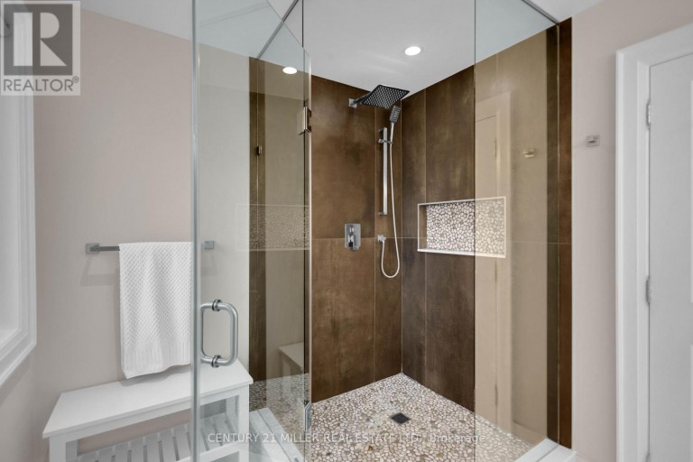 21 NEILTREE COURT, Toronto (Markland Wood), Ontario, M9C5C3