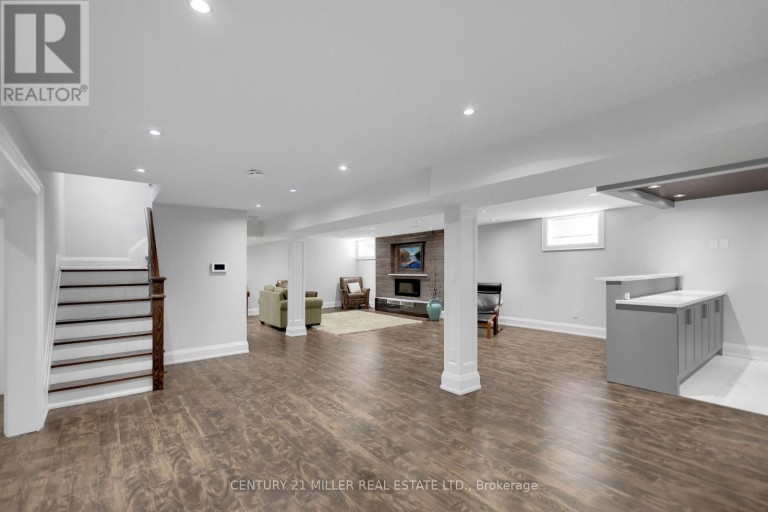 21 NEILTREE COURT, Toronto (Markland Wood), Ontario, M9C5C3