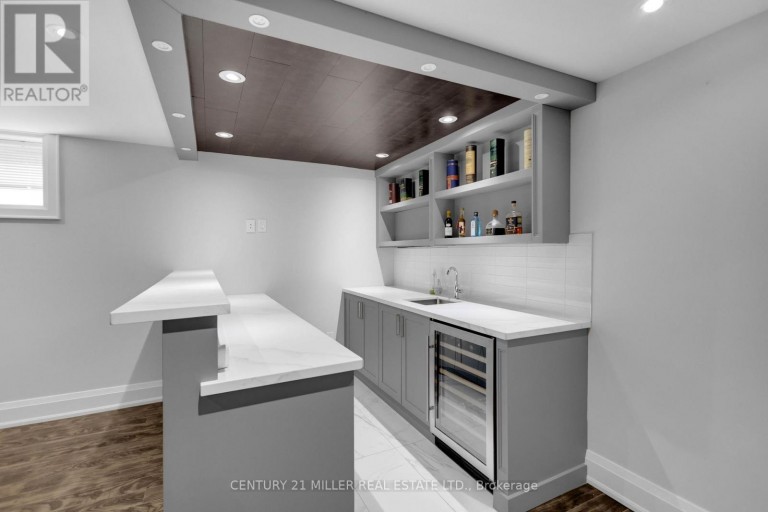 21 NEILTREE COURT, Toronto (Markland Wood), Ontario, M9C5C3