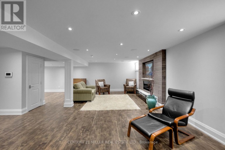 21 NEILTREE COURT, Toronto (Markland Wood), Ontario, M9C5C3