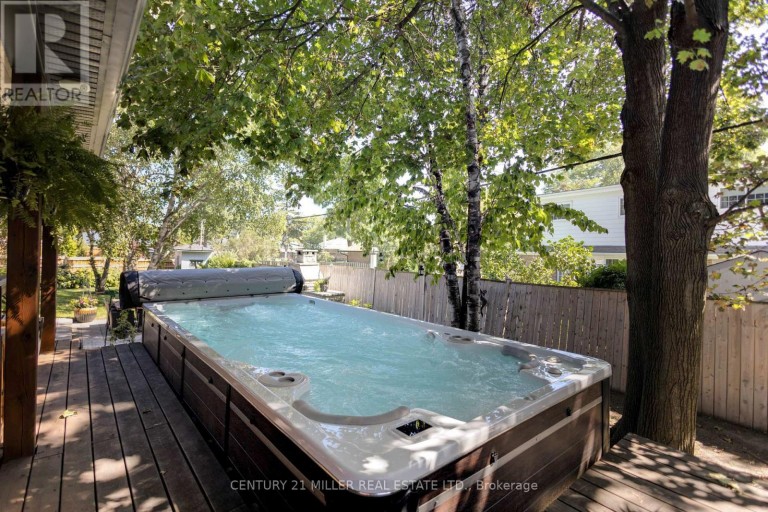 21 NEILTREE COURT, Toronto (Markland Wood), Ontario, M9C5C3
