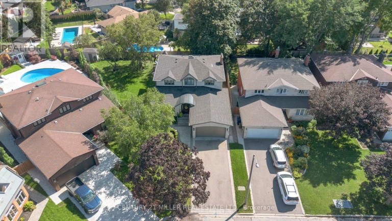 21 NEILTREE COURT, Toronto (Markland Wood), Ontario, M9C5C3