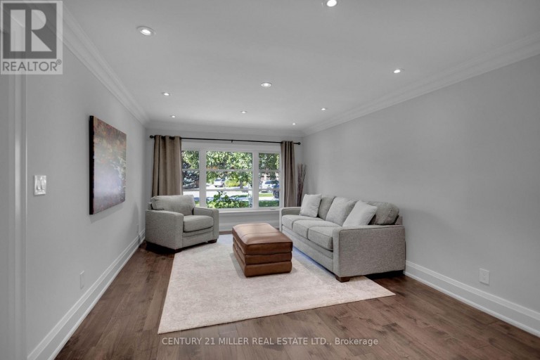 21 NEILTREE COURT, Toronto (Markland Wood), Ontario, M9C5C3