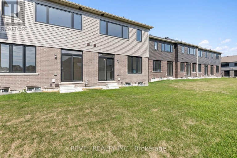 38 HICKEY LANE, Kawartha Lakes (Lindsay), Ontario, K9V1T9