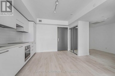 316 - 33 FREDERICK TODD WAY Toronto (Thorncliffe Park) Ontario photo 9