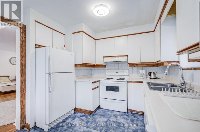 155 EDMONTON DRIVE, Toronto (Pleasant View), Ontario, M2J3X3