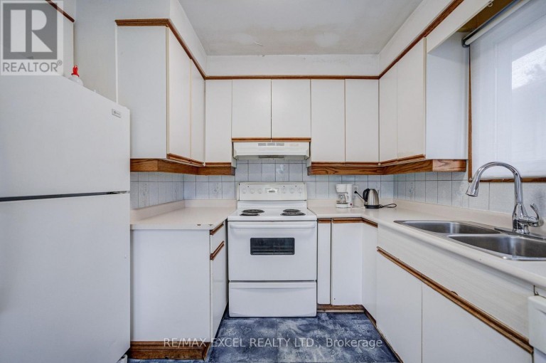 155 EDMONTON DRIVE, Toronto (Pleasant View), Ontario, M2J3X3