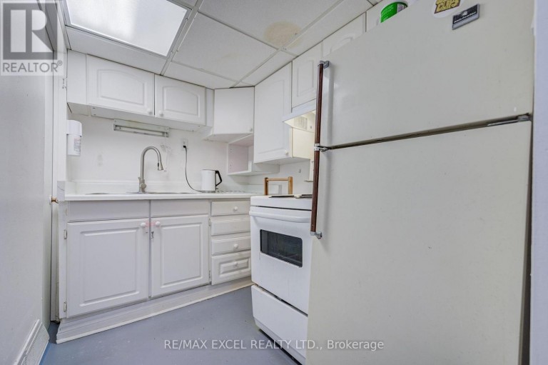 155 EDMONTON DRIVE, Toronto (Pleasant View), Ontario, M2J3X3