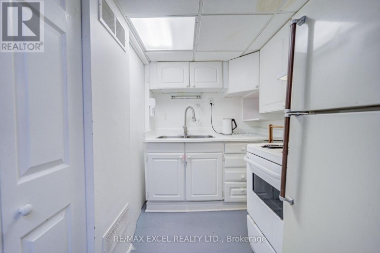 155 EDMONTON DRIVE, Toronto (Pleasant View), Ontario, M2J3X3