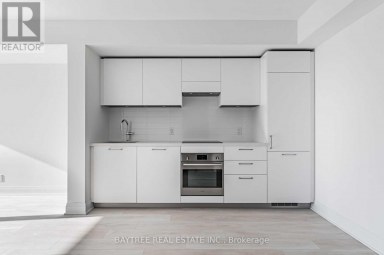 532 - 33 FREDERICK TODD WAY Toronto (Thorncliffe Park) Ontario photo 2