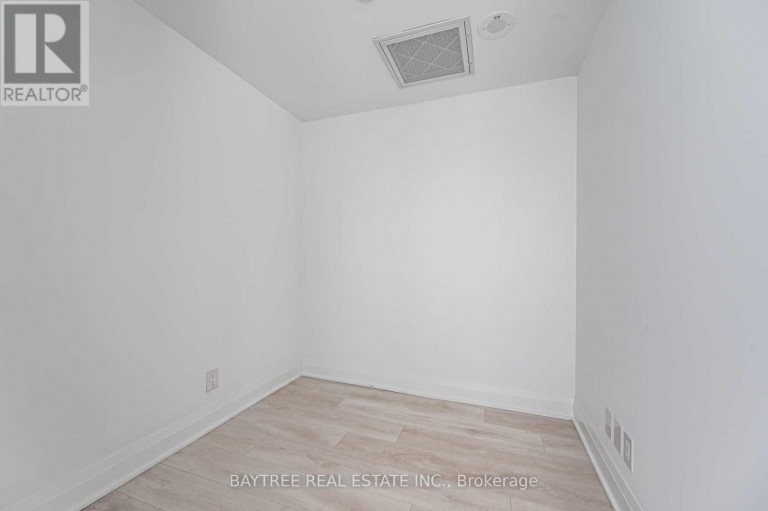 532 - 33 FREDERICK TODD WAY, Toronto (Thorncliffe Park), Ontario, M4G0C9
