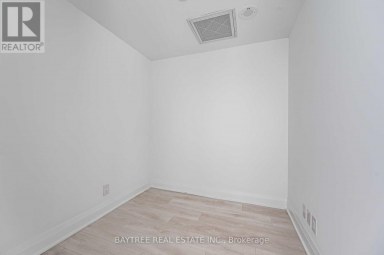 532 - 33 FREDERICK TODD WAY Toronto (Thorncliffe Park) Ontario photo 5
